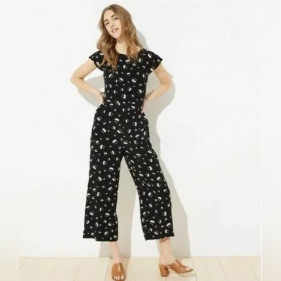 LOFT Black Floral Daisies Back Tie Flutter Sleeve Cropped Jumpsuit Size 8 - Picture 1 of 15